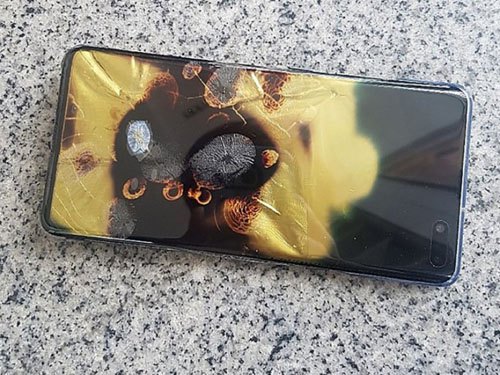 韩国用户曝三星5G手机自燃：三星回绝向用户供给退款